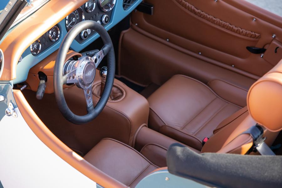 Интерьер Morgan Plus 4 2019 года  (NA) (фото 14 из 28)